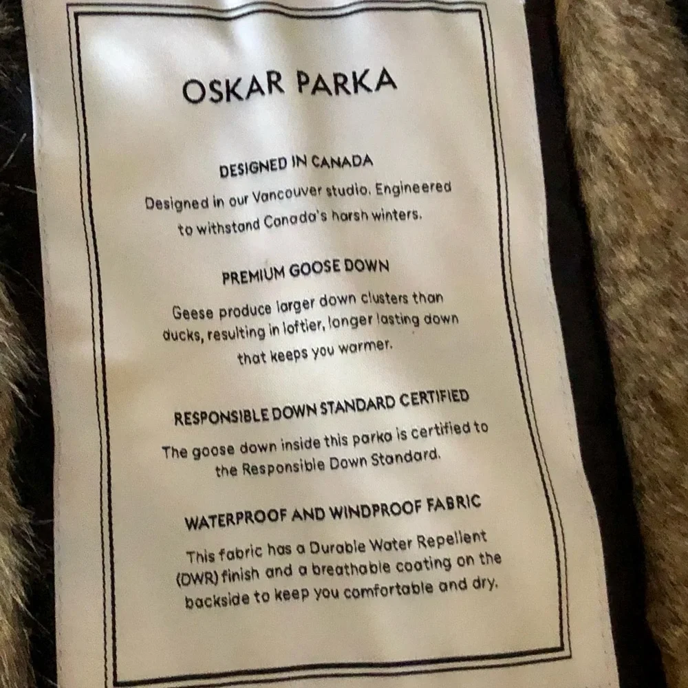 Aritzia-Babaton
Oskar Parka - Picture 9 of 16